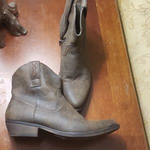 Womens size 7.5 boots